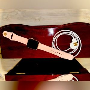 Apple Watch Series 4 (GPS + Cellular, 40MM) Case with pink Sport Band